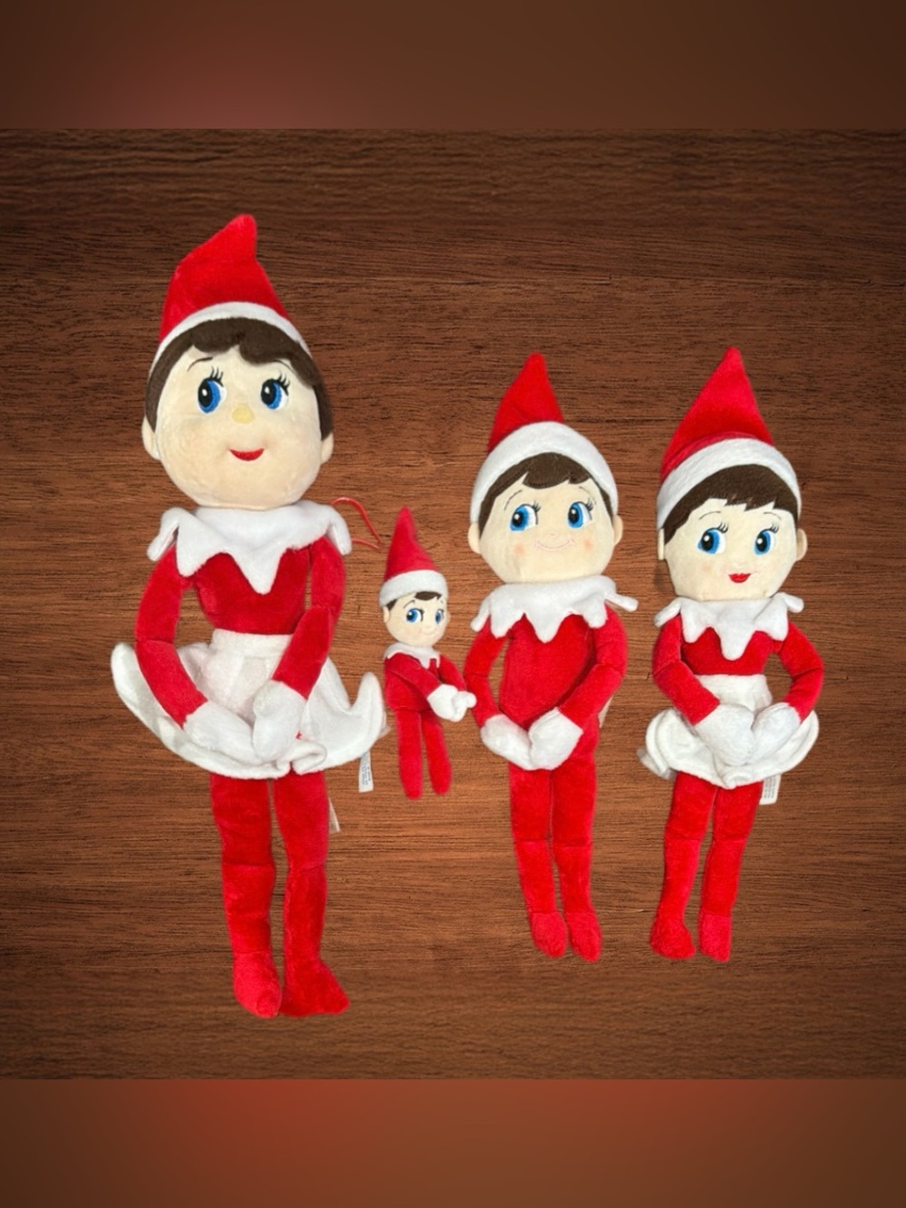 THE ELF ON THE SHELF W/BLUE  EYES AND RED /WHITE OUTFIT. (The small one is a bag